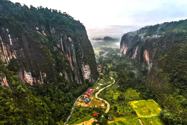 4 Hari 3 Malam Pakej Percutian Padang Bukittinggi Lembah Harau Puncak Lawang